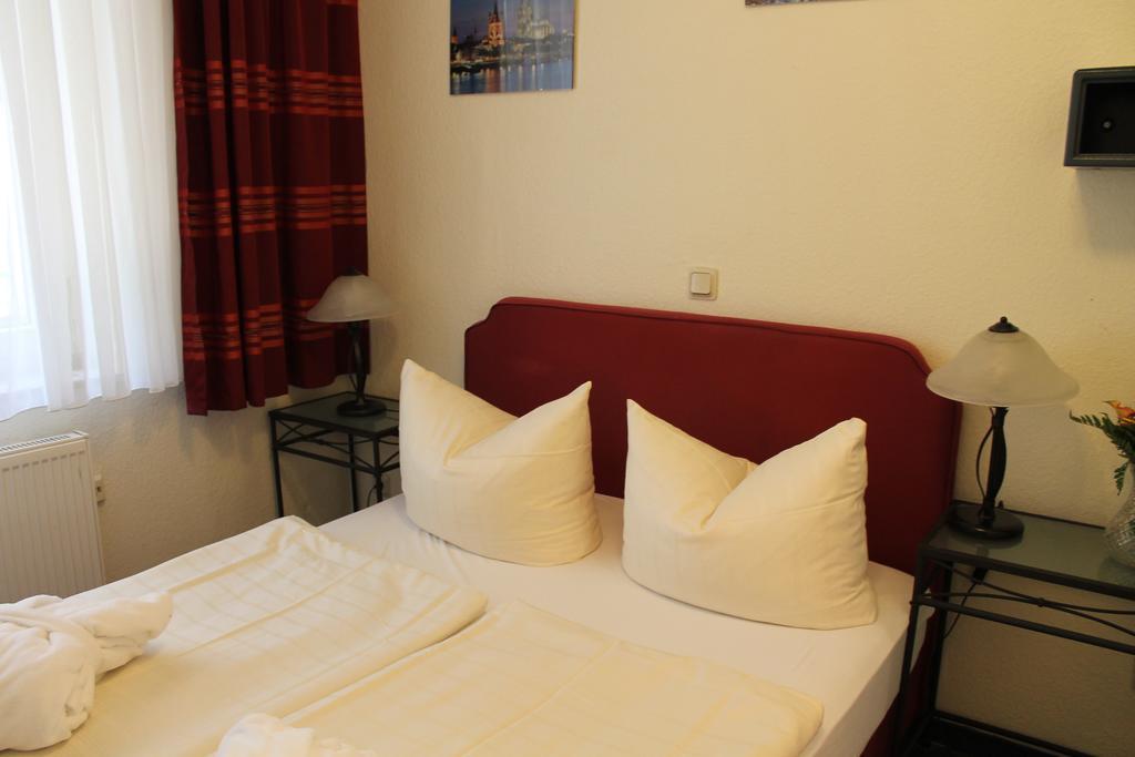 Hotel Mueller Koeln Bagian luar foto