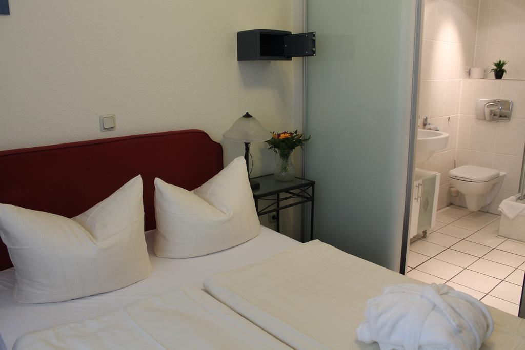 Hotel Mueller Koeln Bagian luar foto