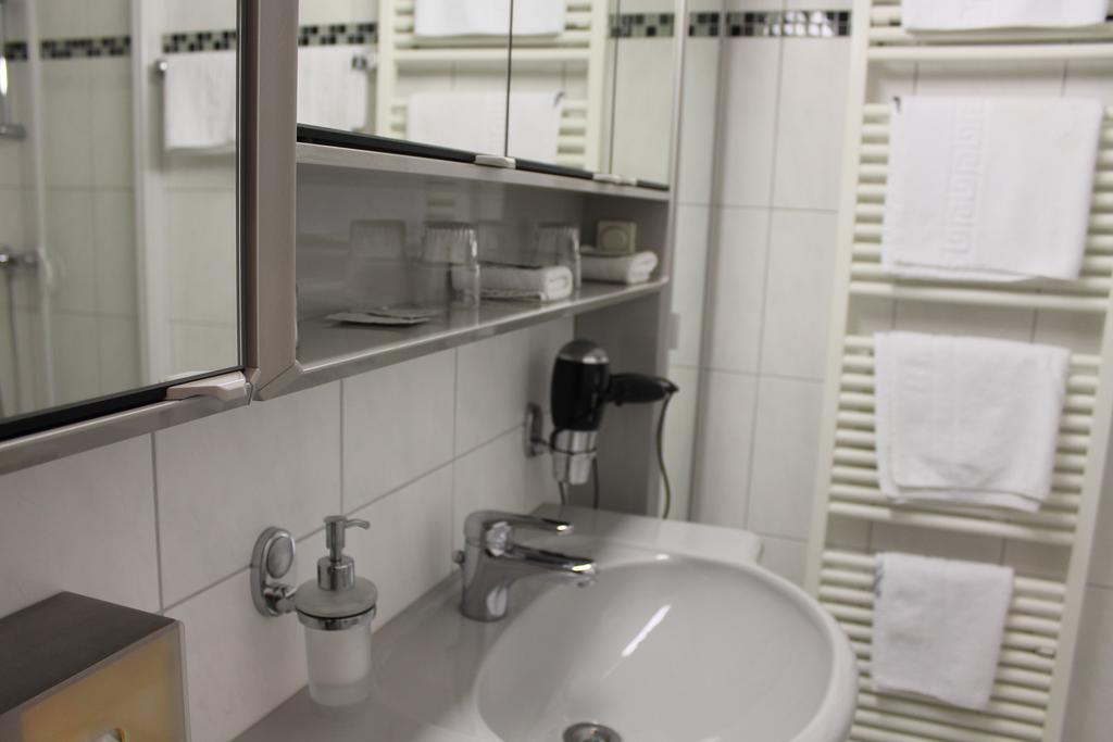 Hotel Mueller Koeln Bagian luar foto